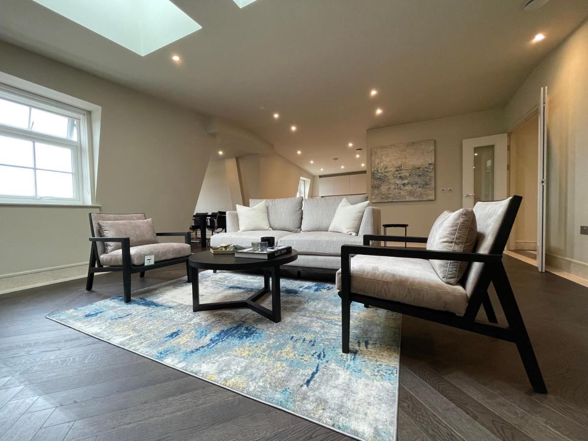 Luxurious, 2 Bed, 2 Bath Penthouse Apartment In Highly Desirable Chigwell Chcl F8 Bagian luar foto